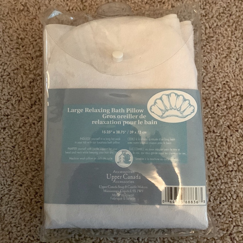 NWT Upper Canada Large Relaxing Bath Pillow